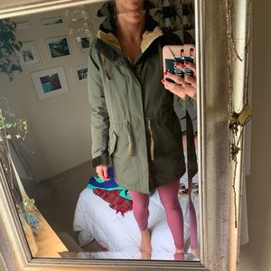 Burton women’s ski jacket